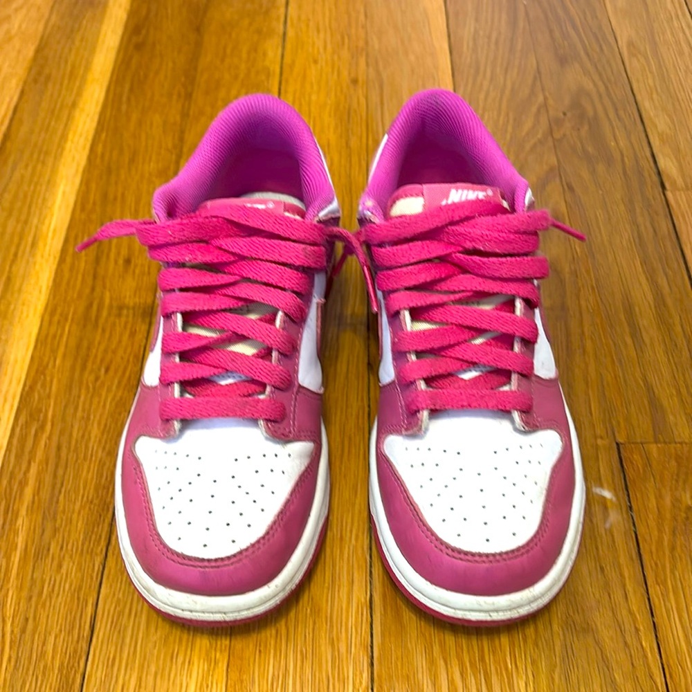 Fuchsia pink Nike dunks size 4 youth